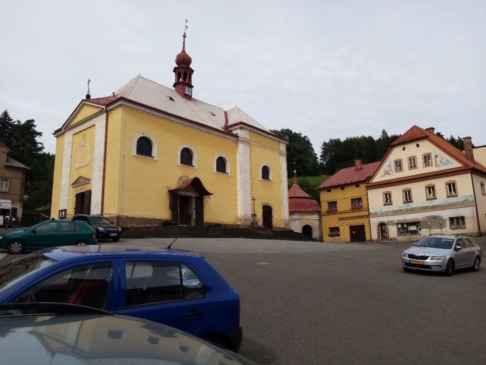 Malé Svatoňovice kostel Panny Marie Sedmiradostné